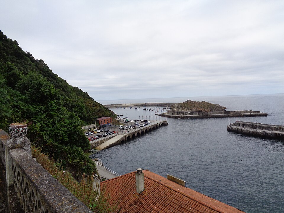 Cudillero harbor의 실제 풍경